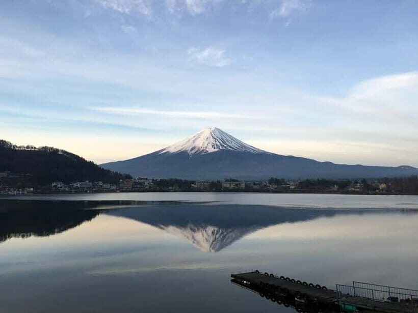 1-Day Mt Fuji and Hakone Sightseeing trip from Tokyo - Chureito Pagoda photo stop: short, classic, and very time-sensitive