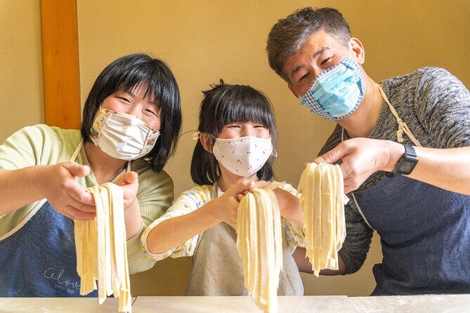 A class on Making Hoto, Yamanashi's Traditional Dish - Tatami dining: why eating together is part of the value