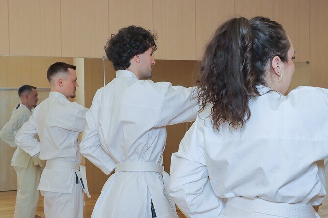 A Tokyo Karate Dojo Activity Experience - The 2-hour structure: start with etiquette, then guided basics