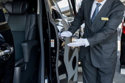 Airport Shuttle Arrival Transfer : from Haneda Airport to Tokyo City - Meeting at Haneda: signboards, pickup point, and quick arrival flow
