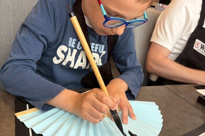 Asakusa:Japanese Calligraphy & Make your original folding fan! - Making your original folding fan: ink to souvenir