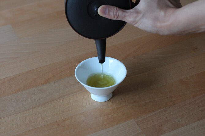 Authentic Japanese tea tasting session: sencha, matcha, gyokuro - Daily tea vs premium tea: how to notice what your money buys