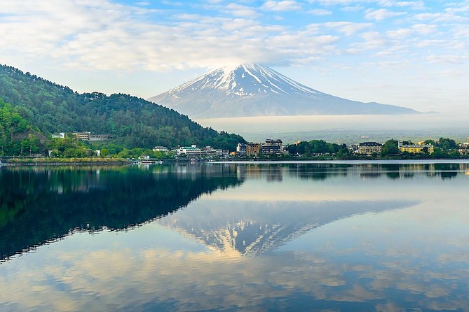 Barrier-Free Private Mt. Fuji Tour for Wheelchair Users - Stop 2: Lake Kawaguchiko and Oishi Park’s flower-filled shoreline views
