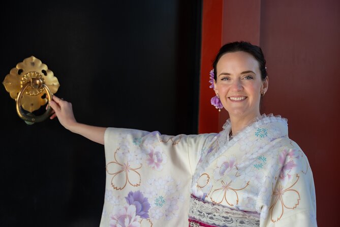 Beautiful Kimono photoshoot in Tokyo - Asakusa Shrine Walk With a Private Photographer