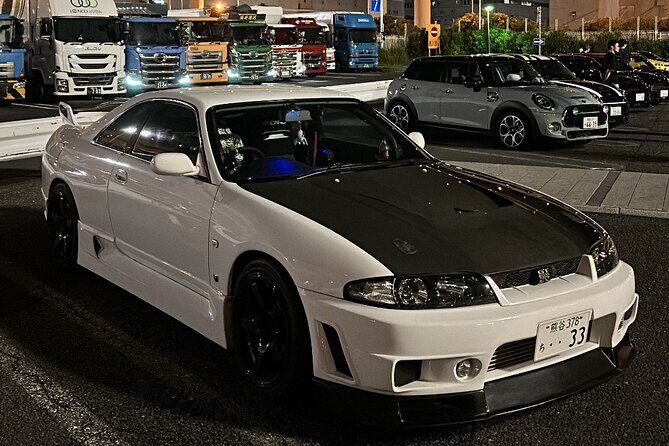 Daikoku JDM car meet experience in a GTR-R35 - Stop 1: A-PIT Super Autobacs for real car-store browsing