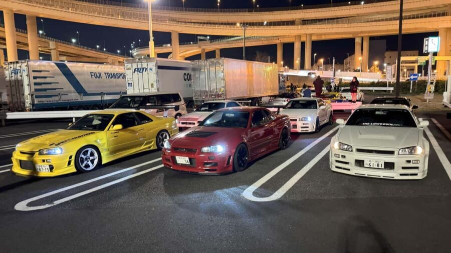 Daikoku & Tokyo JDM Night Tour in R34 or TopSecret R35 GT-R - Tokyo pickup to A PIT Autobacs: a car-supply stop you can use