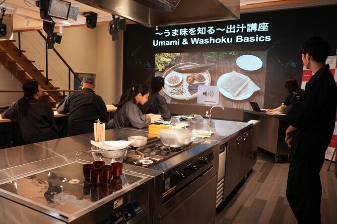 Discover Japanese Umami: Onigiri & Dashi Masterclass in Tokyo - Kombu, Bonito, and Awase: Seeing Dashi Take Shape