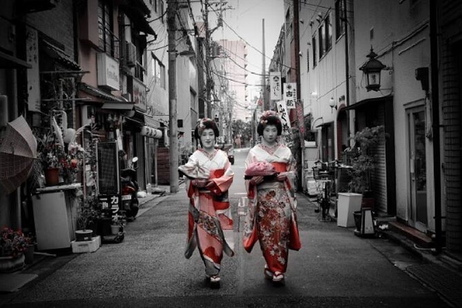 Drinks with Geisha - Provider Sayuki and the private-group setup