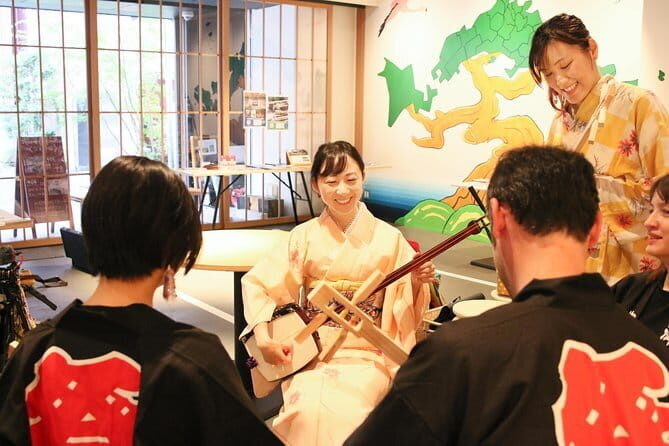 Easy for everyone! Now you can play handmade mini shamisen and show off to everyone! Musical instruments, sweets and live music - Why this mini shamisen workshop feels different in Tokorozawa