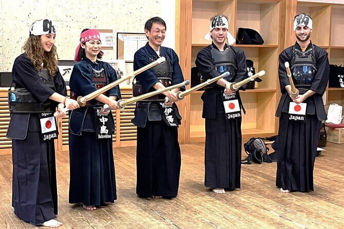 Easy for everyone! Now you can play handmade mini shamisen and show off to everyone! Musical instruments, sweets and live music - What to do before and after so you actually enjoy it