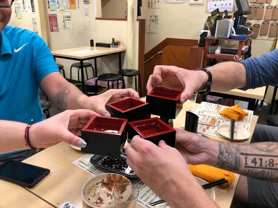 Eat/Drink like a LOCAL-Taverns & Ramen - The tour rhythm: short walks, long tastings