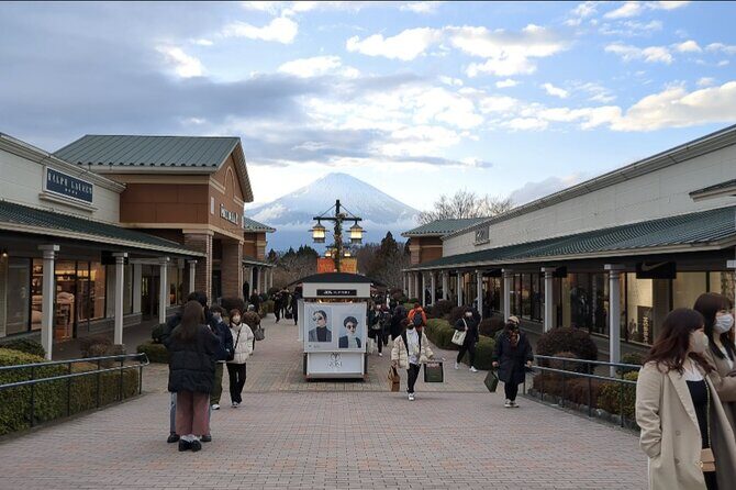 Enjoy Mt. Fuji View and free time shopping at Gotemba Outlets! - Gotemba Premium Outlets: shopping time that still feels like a detour