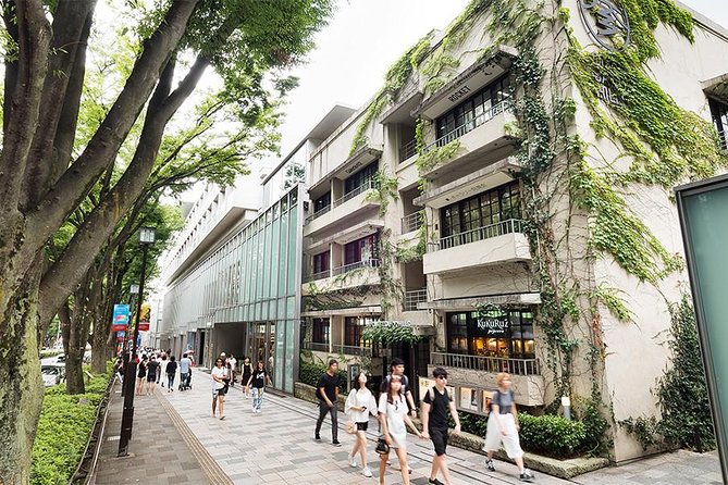 Essential tour for fashion and art in Tokyo for 6 hours with local lunch - Takeshita Street: a fast hit of Harajuku style