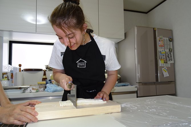 Experience all of Japanese culture and Japanese food experience classes "origami, udon, Japanese food, green tea, calligraphy" in 4 hours - Lunch at home: sushi, gyoza, tempura, and small plates
