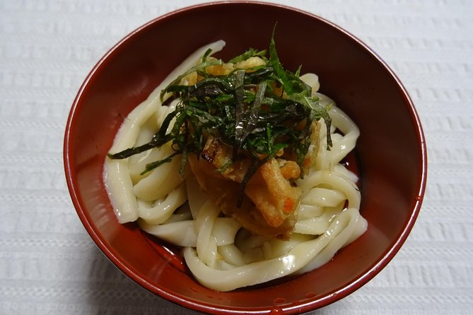 Experience all of Japanese culture and Japanese food experience classes "origami, udon, Japanese food, green tea, calligraphy" in 4 hours - Origami crane time with Taka: small steps, Japanese precision