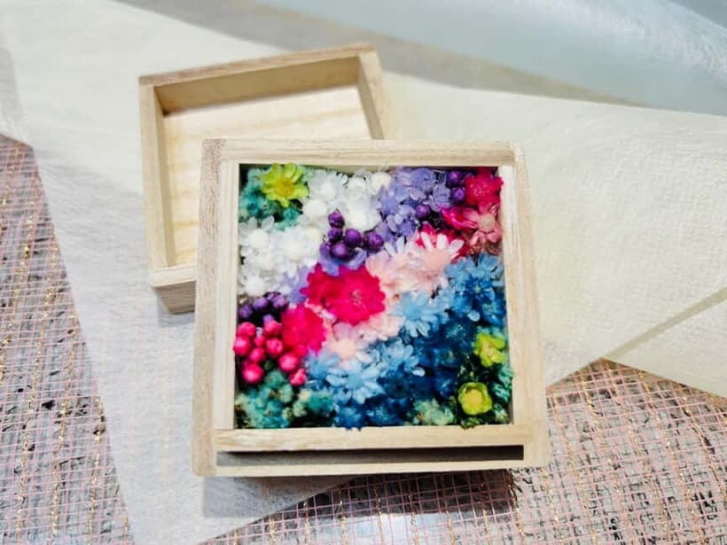 Experience Crafting a Flower-Adorned Mini Japanese Garden - Why the Spacious Cafe Time is part of the value