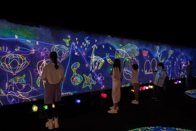 Experience TeamLab Planets in Tokyo - Infinite Crystal Universe: your app controls the LED galaxy