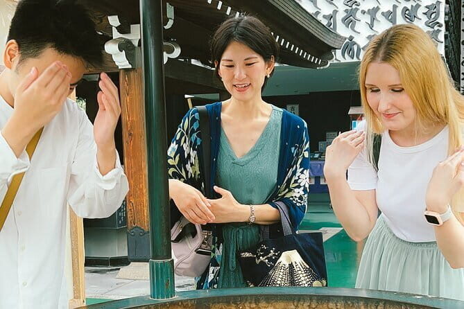 Explore Local Tokyo: Buddhism & Shinto - Cafe orientation: water channels and Edokko pride before you step inside