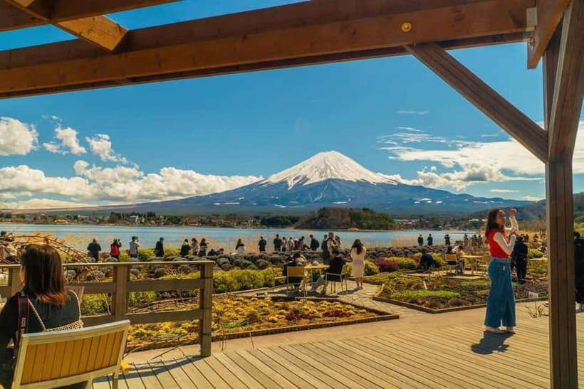 From Tokyo: Mount Fuji Private Tour with a Driver/Guide - Oshino Hakkai: spring ponds, old-style streets, and local crafts