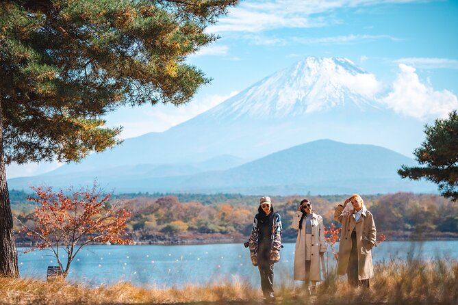 From Tokyo Mt.Fuji, Lake Kawaguchi, Makaino Farm day tour - Tokyo Station meet-up and the bus ride that sets the tone