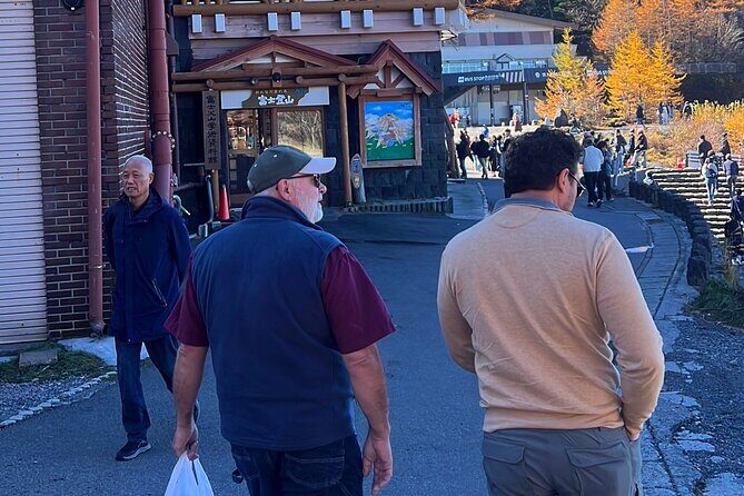 From Tokyo: Private Day Trip to Mount Fuji & Fuji Five lakes - Lake Kawaguchiko with a boat cruise: the most relaxing stretch