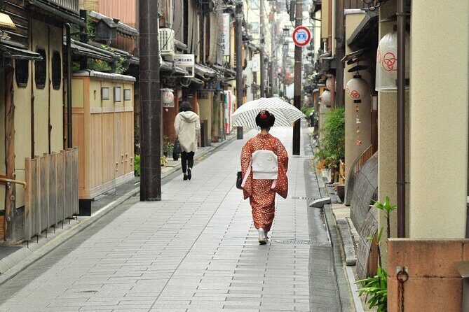 From Tokyo to Kyoto and Nara: A Captivating Full-Day Private Tour - Gion for an hour: machiya lanes and the real feel of the district