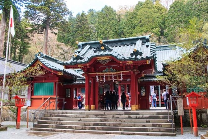 Hakone, majestic moment waiting! - Hakone Shrine and the Old Path Feel: Kuzuryu Traditions Up Close