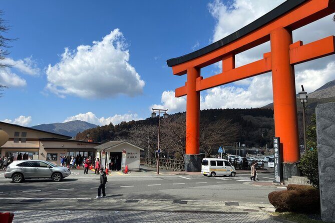 Hike Japan Heritage Hakone Hachiri with certified mountain guide - Meet your certified guide Aki and how a small group changes everything