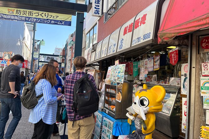 Historic Temple・traditional Japanese garden＆ Eating around at a shopping strip - Stop 3: Togoshi-ginza Shopping Street for Everyday Tokyo