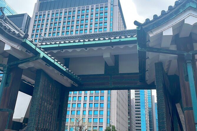 Imperial Palace to Tokyo Station Historical Walking Tour - Ninomaru Garden and Suwa-no-chaya: a quiet break that still teaches