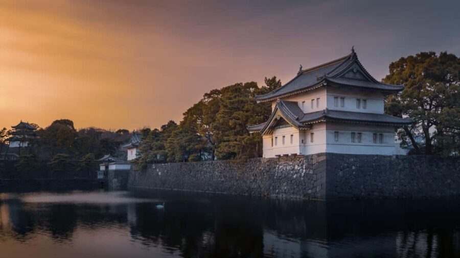 Imperial Palace Tour: Discover Samurai History with a Guide - Tokyo Imperial Palace Stop: Understanding Power Through Place