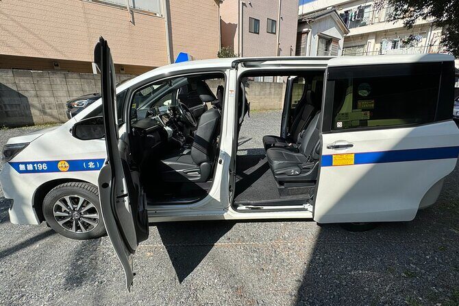 Intercity Shuttle, Tokyo to Haneda /Narita /Yokohama /Makuhari - Luggage help and terminal-door drop-offs (where it actually counts)