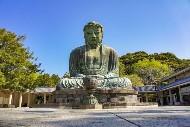 Introducing all the Famous Spots in Kamakura and Enoshima! - Komachidori shopping street: snacks and souvenirs with a purpose