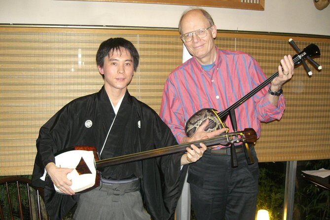 Japanaese tradtional Tsugaru Shamisen music lesson in Tokyo - Quick snapshot: Tsugaru shamisen in Shinjuku