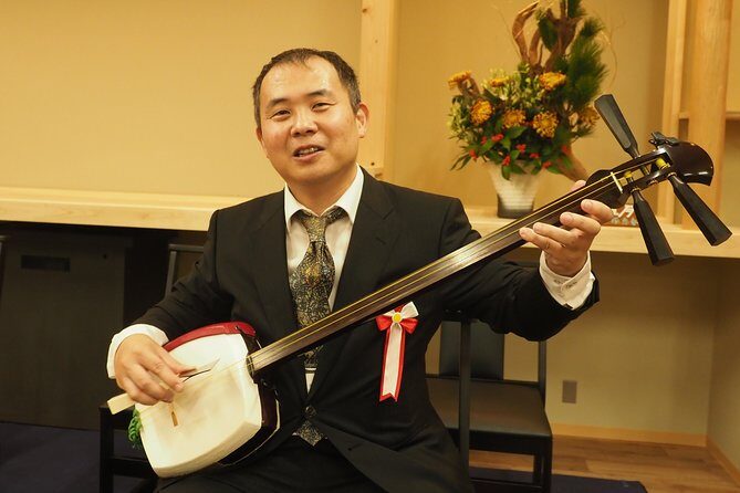 Japanaese tradtional Tsugaru Shamisen music lesson in Tokyo - Why this Tsugaru Shamisen lesson beats a casual show