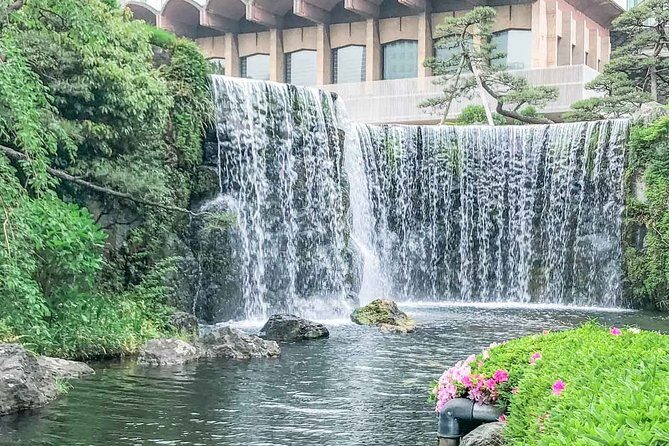 Japanese Garden & Western Architecture: Akasaka exploration tour - Inari Shrine: the short ritual stop that changes the mood