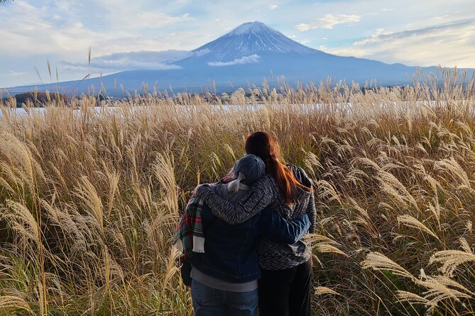 Johnny's Exclusive: Mt. Fuji Adventure from Kawaguchiko - Food stop options: Houtou Fudou and eating like a local