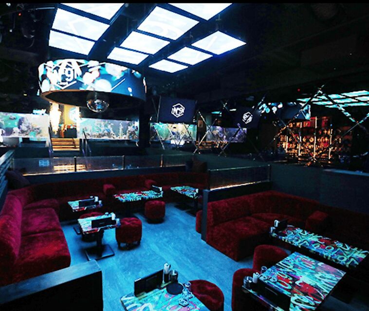 Kabukicho, Shinjuku: experiencing Japanese Host Club - The 1-hour flow: conversation, games, and host attention