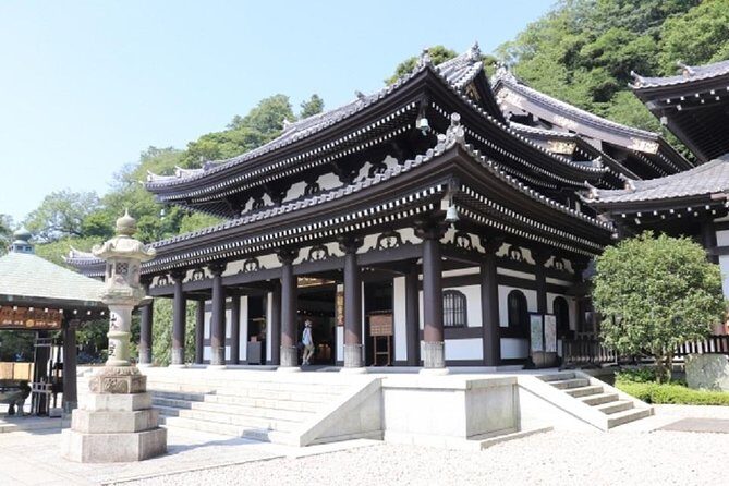 Kamakura Bamboo Forest and Great Buddha Private Tour - Stop 5: Kamakura Komachidori street stroll for snacks and unique shops