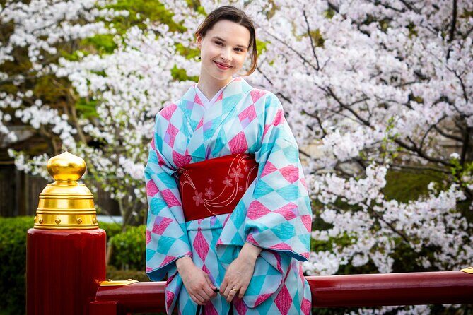 Kamakura Tour with Pro Photographer: Tsurugaoka Hachimangu shrine - How the Photo Session Works Inside the Shrine Grounds