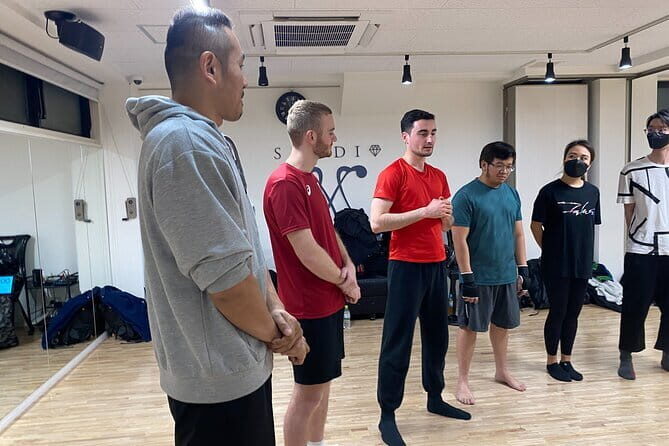 Kickboxing & Body Training with EX-Pro Fighter - From Basic Steps to Punching and Kicking That Clicks