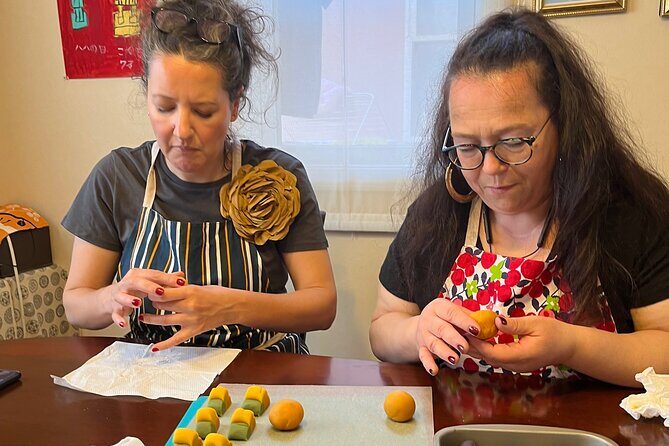 Let's make Wagashi at private home in Yokohama, suburban Tokyo - Meeting in Suburban Azamino (and pairing it with a nearby plan)