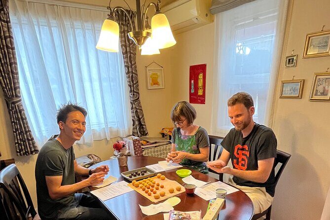 Let's make Wagashi at private home in Yokohama, suburban Tokyo - What the 2 hours feel like: from dough to shaped sweets