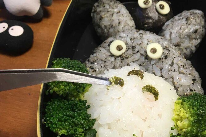 Making a bento box with cute character look in Japan - Quick Hits: what makes this bento class special