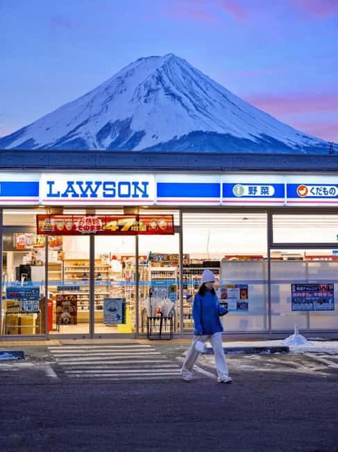 Mount Fuji 1-Day Trip: the Hottest Photography Tour - Lawson Kawaguchiko Station: the practical photo break with a tasty perk