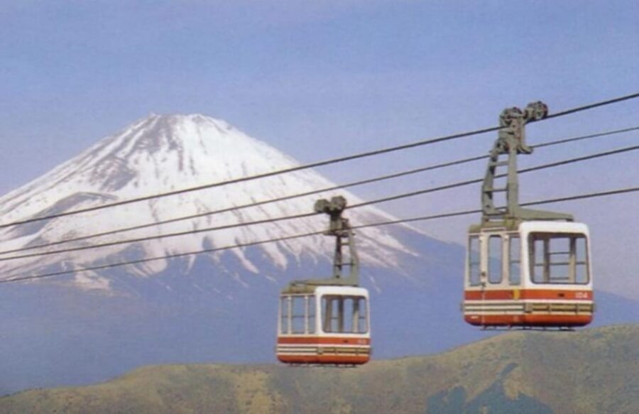 Mount Fuji and Hakone Day tour with English speaking Drivers - Oshino Hakkai: where short ponds meet real Fuji charm