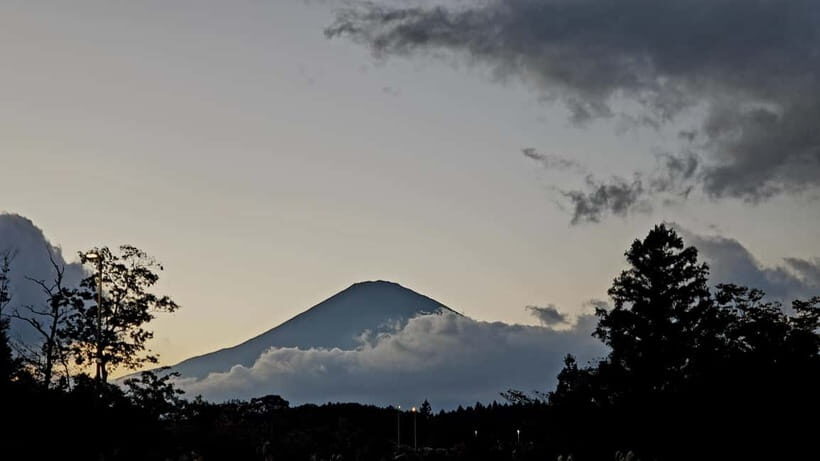 Mount Fuji & Hakone Private Tour with Bullet Train Return - Lake Ashi and the Fuji Over Water Moment