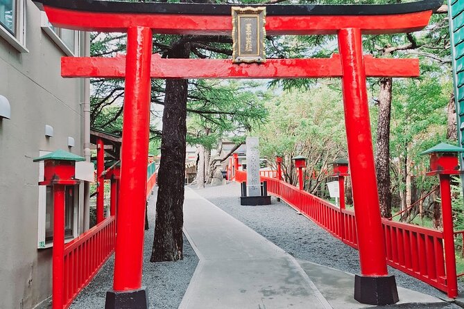 Mount fuji Private Tour - Oshino Hakkai and Oishi Park: ponds, stone paths, and shop breaks