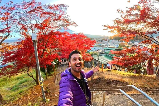 Mt Fuji and Lake Kawaguchiko Bus Day Tour with English Guide - English guide guidance: what Wong and Kevin-style leadership changes