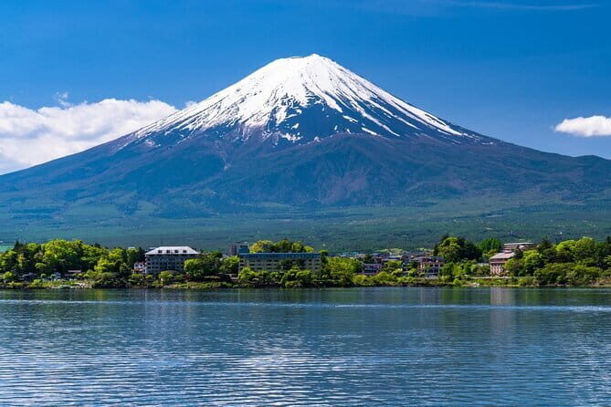 Mt.Fuji day trip with English Speaking Chauffer - Chureito Pagoda and Arakura Sengen Shrine: the classic Fuji postcard shot